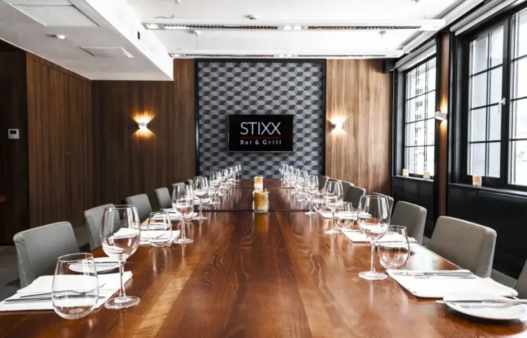 Stixx Bar & Grill - photo 1