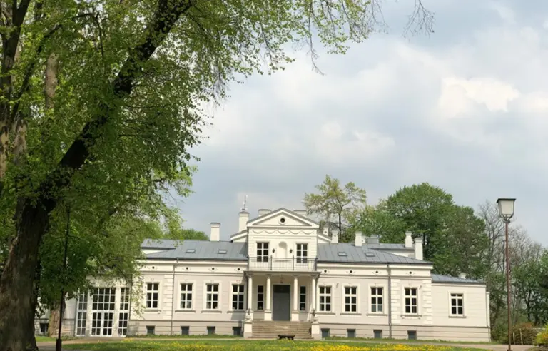 Pałac Ojrzanów - zdjęcie 1