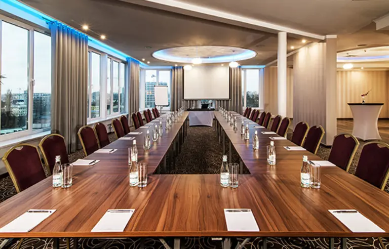 Lord Hotel Warsaw Airport - photo 1