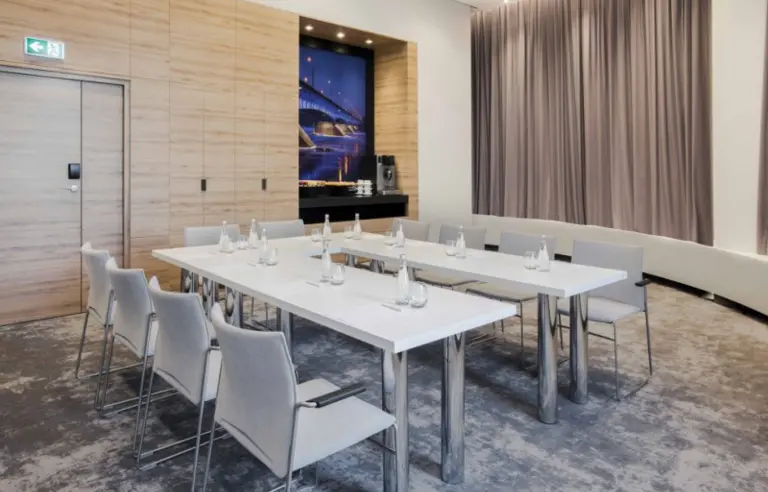 Golden Tulip Warsaw Airport - photo 1