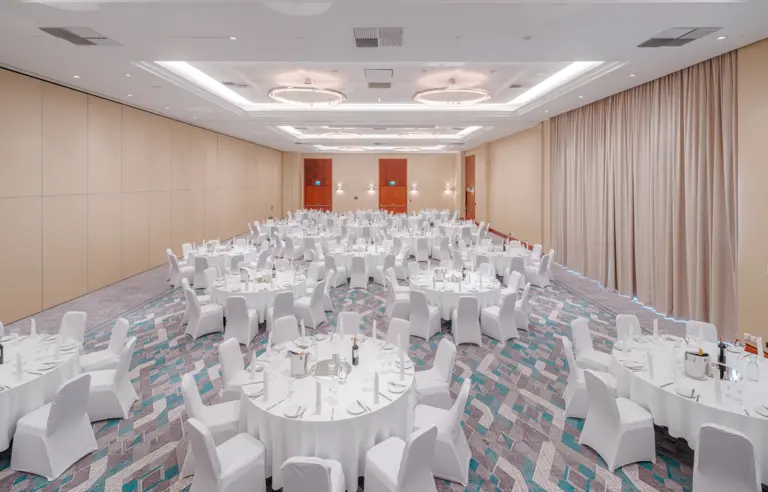 Hilton Warsaw City (dawniej Hilton Warsaw Hotel & Convention Centre) - zdjęcie 1