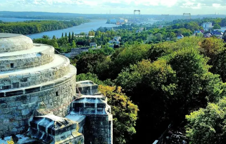 Wieża Gocławska (d. Wieża Bismarcka) Rentumi Tower