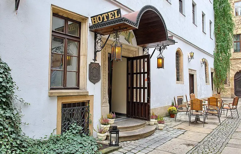 Dwór Polski - zdjęcie 1