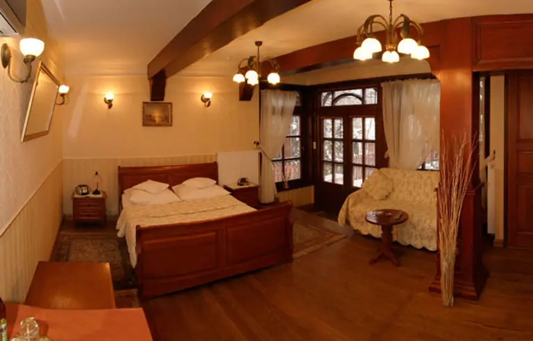 Hotel & Restauracja "Dwa Księżyce" - photo 1