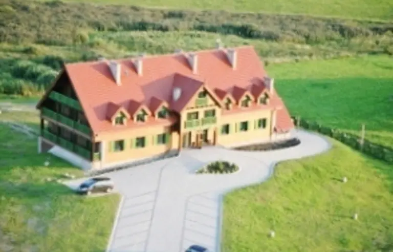 Mayurska Chata y lotu ptaka