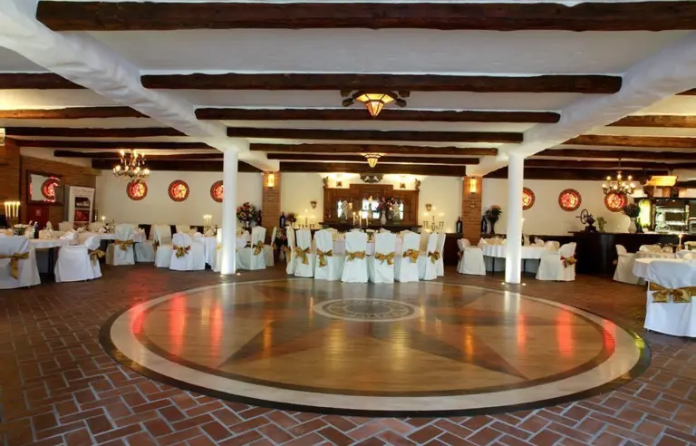 Dwór Chotynia - zdjęcie 1