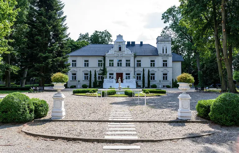 Pałac Pstrokonie - zdjęcie 1