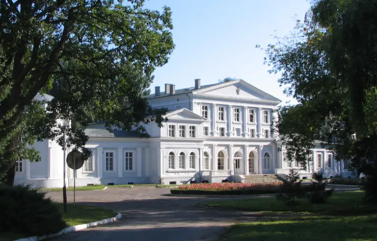 Pałac Iwno - OBIEKT ZAMKNIĘTY - zdjęcie 1