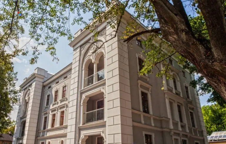 Hotel Alhambra - photo 1