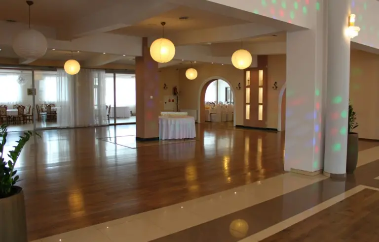 Hotel Nad Stawem - zdjęcie 1