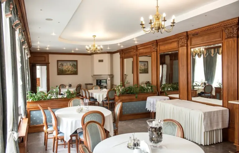 Hotel Restauracja Karczówka - photo 1