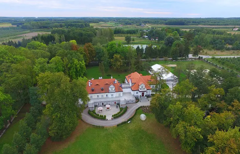 Dwór Many - zdjęcie 1