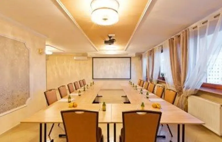 Hotel Wiatraczna - ZAMKNIĘTY - zdjęcie 1
