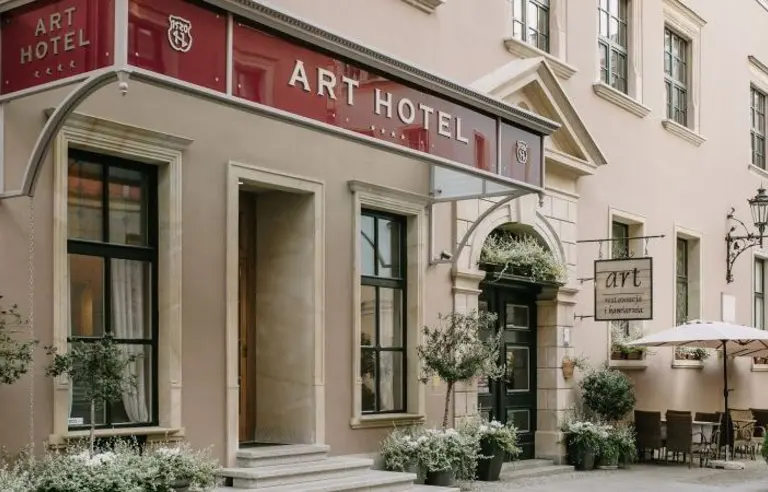 Art Hotel Wrocław budynek wejście główne