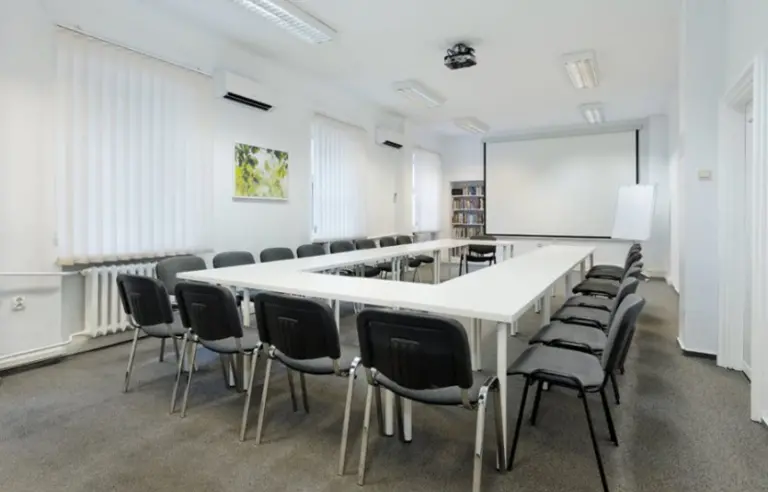 Centrum Żoliborz Plac Inwalidów 10 - photo 1