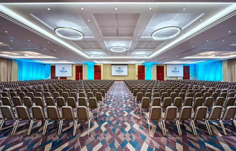 Hilton Warsaw City (dawniej Hilton Warsaw Hotel & Convention Centre) - zdjęcie 1