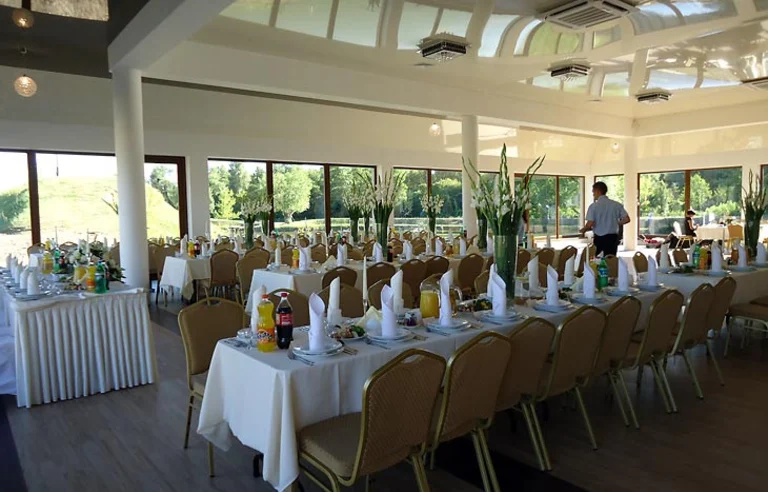 Pensjonat i Restauracja Bobrowy Dwór - zdjęcie 1