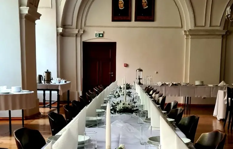 Klasztor Sióstr Boromeuszek w Trzebnicy - zdjęcie 1