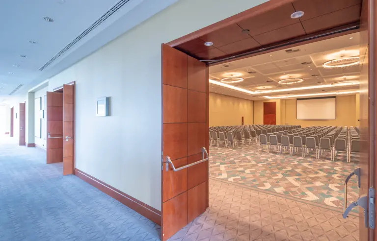 Hilton Warsaw City (dawniej Hilton Warsaw Hotel & Convention Centre) - zdjęcie 1