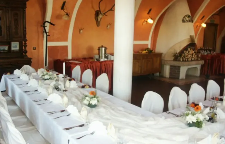 Hotel Restauracja Maria sala kominkowa