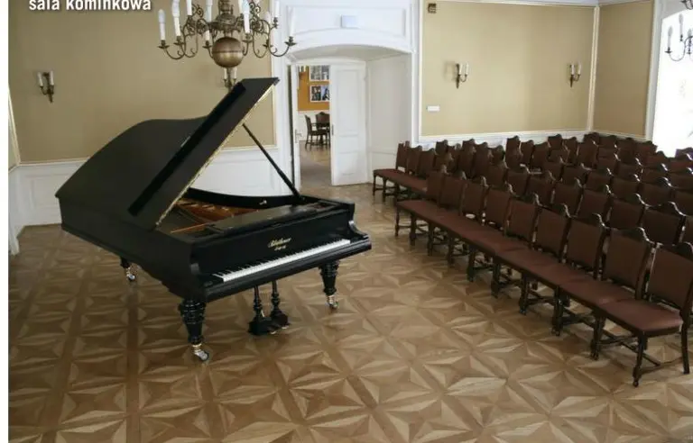 Centrum Kultury Dworek Białoprądnicki - zdjęcie 1