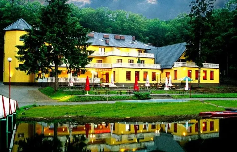 Hotel Restauracja Carina - photo 1