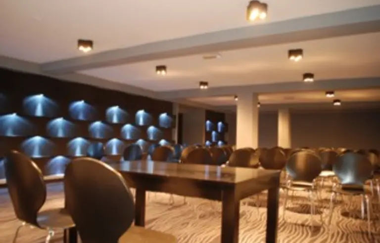 Hotel i Restauracja Black & White - OBIEKT ZAMKNIĘTY - zdjęcie 1