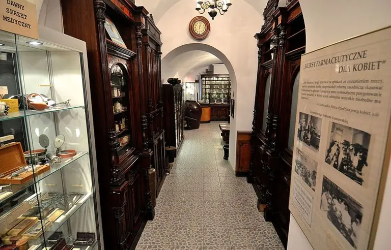 Muzeum Warszawy - Muzeum Farmacji - photo 1