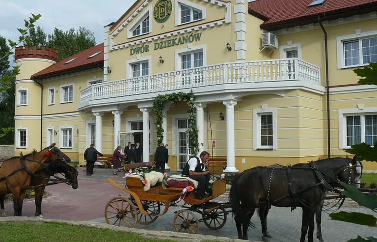 DWÓR DZIEKANÓW SOLEC ZDRÓJ konferencje