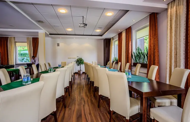 SALA KONFERENCYJNA NA 1 PIĘTRZE
