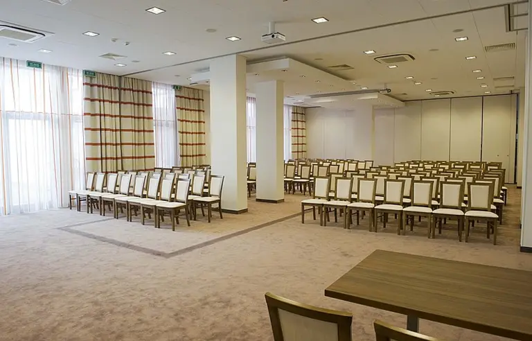 SALA MOLONGA + FOKSTROT / KINO