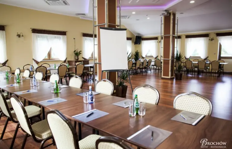 Hotel i Restauracja Brochów - zdjęcie 1
