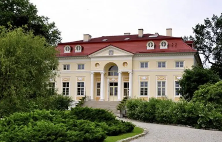 Pałac Alexandrów - zdjęcie 1