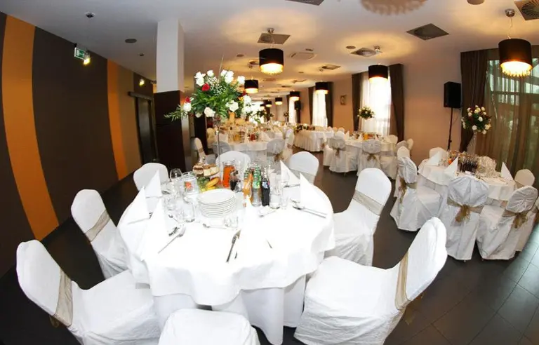 Hotel Niepołomice - zdjęcie 1