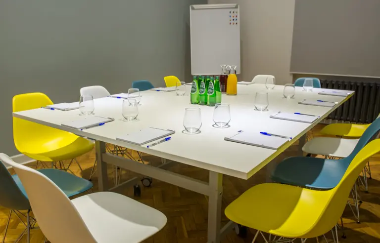 i-View Meetings - OBIEKT ZAMKNIĘTY - zdjęcie 1
