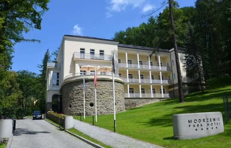 Modrzewie Park Hotel - OBIEKT W REMONCIE - photo 1