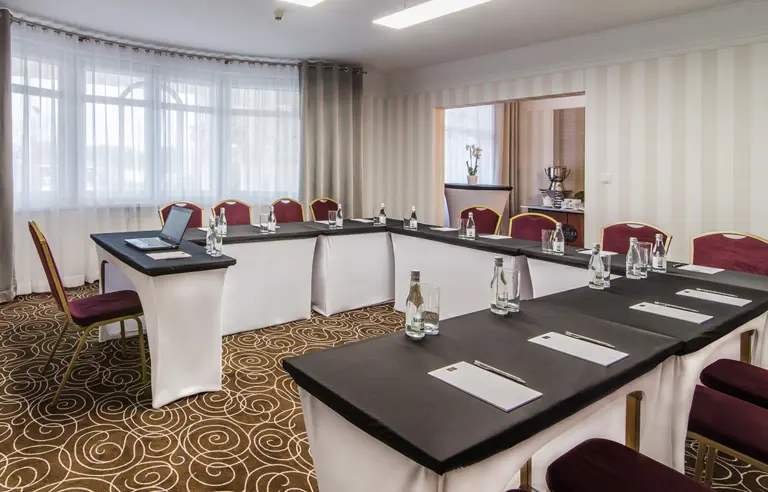 Lord Hotel Warsaw Airport - photo 1