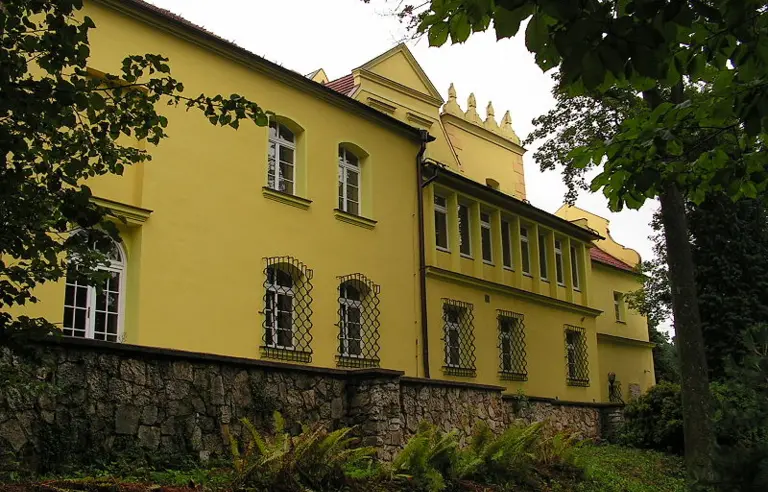 Zamek Rogów - Zespół parkowo-zamkowy w Rogowie Opolskim - zdjęcie 1