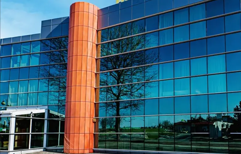 Hotel i Restauracja w Luboniu