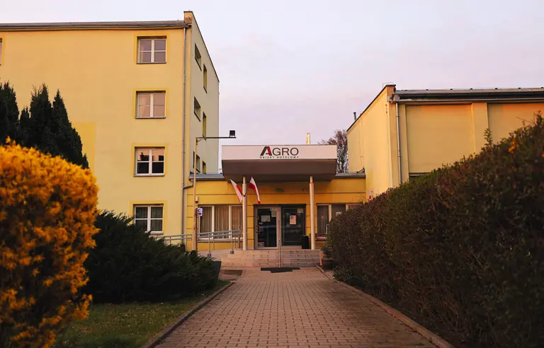 AGRO Obiekt Hotelowy Wejście główne