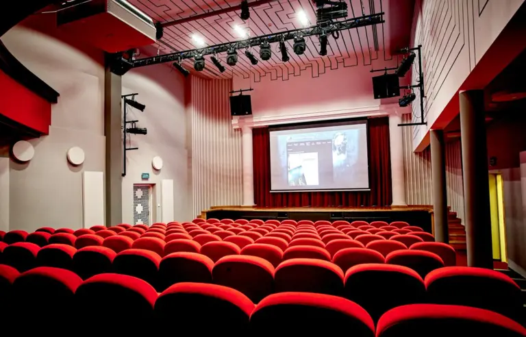 Amatorski Teatr Miejski im. Stefana Jaracza w Otwocku sala widowiskowa