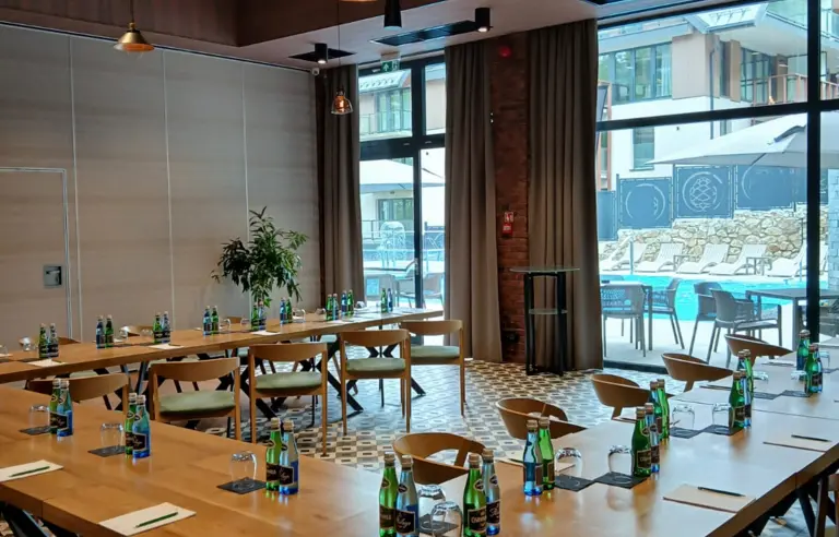 Sala Świerkowa - podkowa