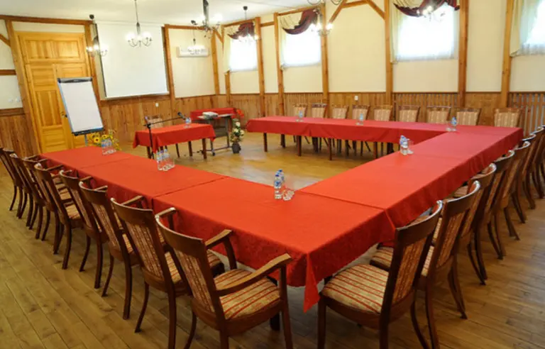 Ośrodek Rekreacyjno-Szkoleniowy w Cierszewie sala konferencyjna