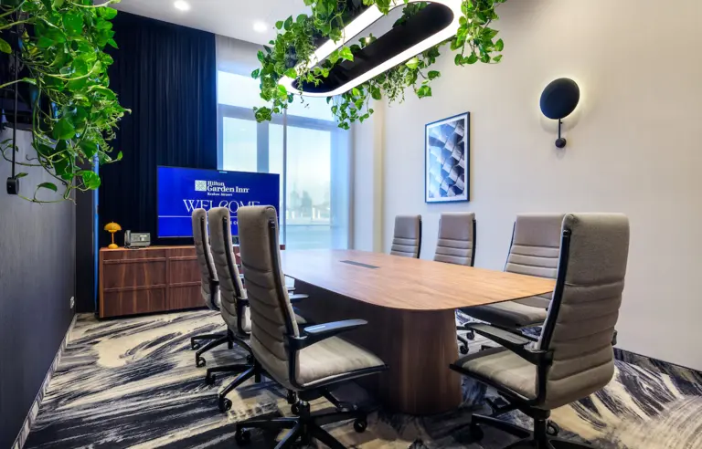 Sala z naturalną zielenią