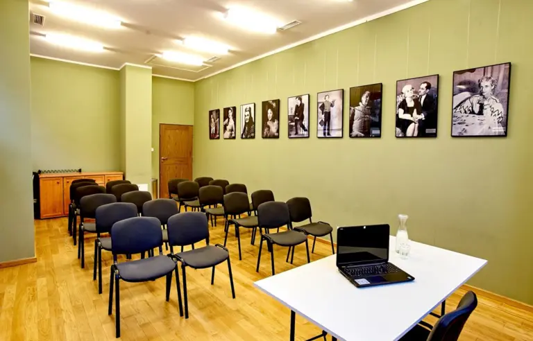 Amatorski Teatr Miejski im. Stefana Jaracza Otwock sala konferencyjna