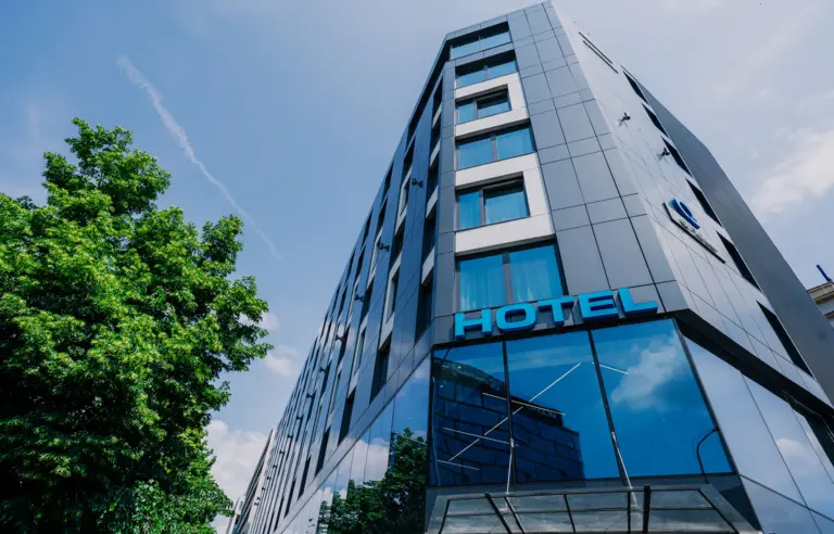 Q Hotel Plus Wrocławhttps://www.konferencje.pl/media/cache/resolve/card_v2/U/o/H/2/UoH2zNMg6s4IeBxAlQLZ.jpg