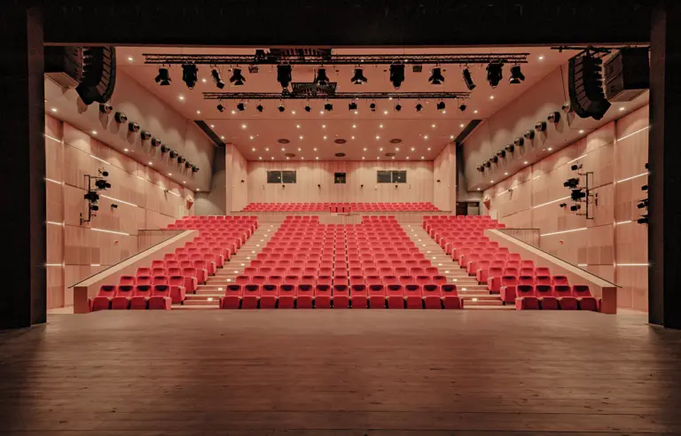 Centrum Kultury i Sportu w Pruszkowie - zdjęcie 1