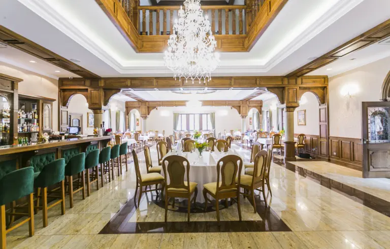 Pałac Poledno sala balowa