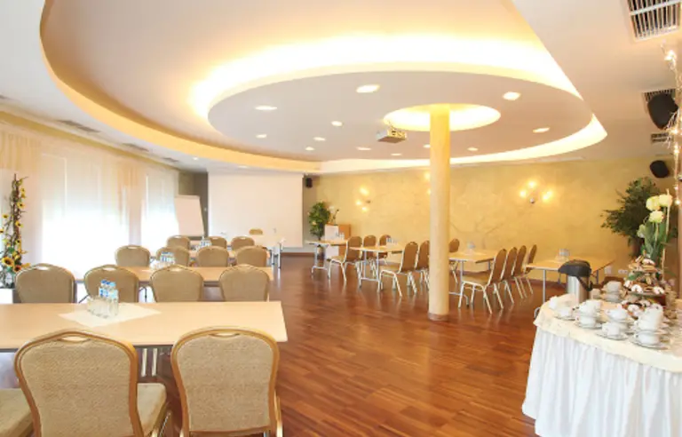 Hotel Restauracja Classic - photo 1