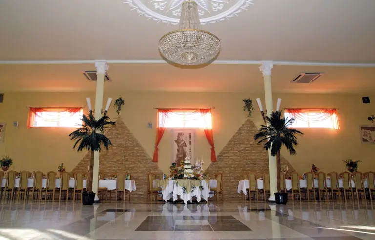 Hotel Restauracja "Pod Dębami" - zdjęcie 1